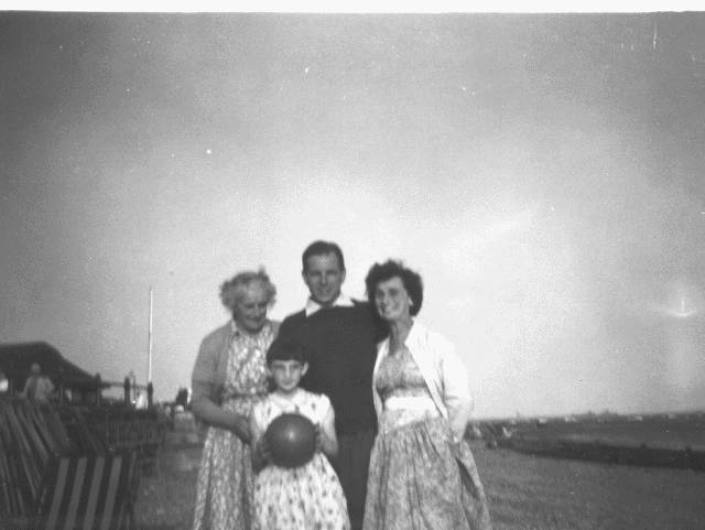 Grandma Wyvill, Percival Leslie Bessie and Elaine at Southend